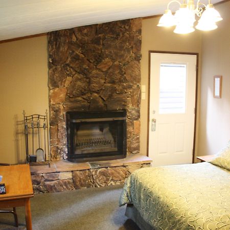 Sunwapta Falls Rocky Mountain Lodge ジャスパー エクステリア 写真