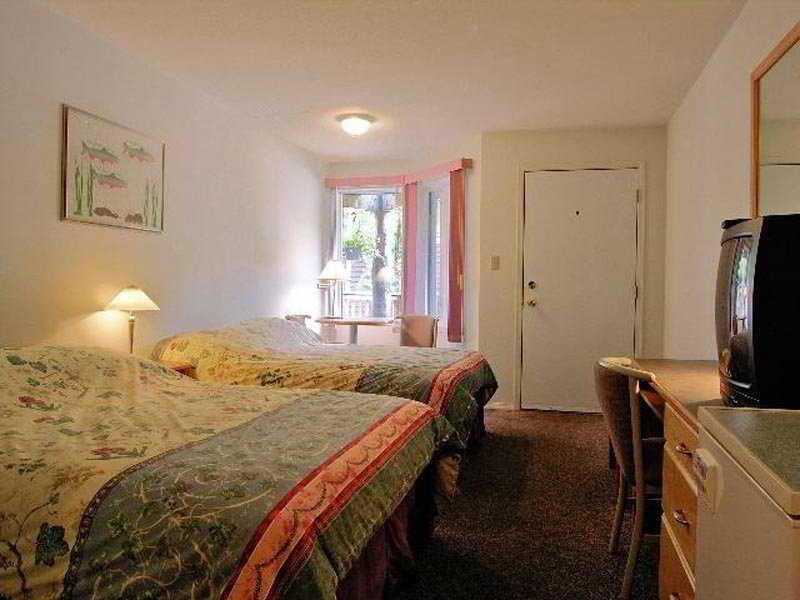 Sunwapta Falls Rocky Mountain Lodge ジャスパー エクステリア 写真