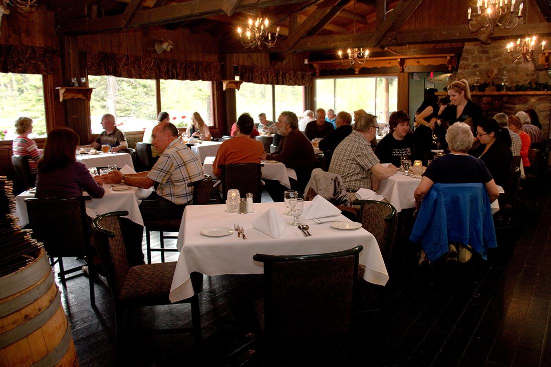 Sunwapta Falls Rocky Mountain Lodge ジャスパー エクステリア 写真