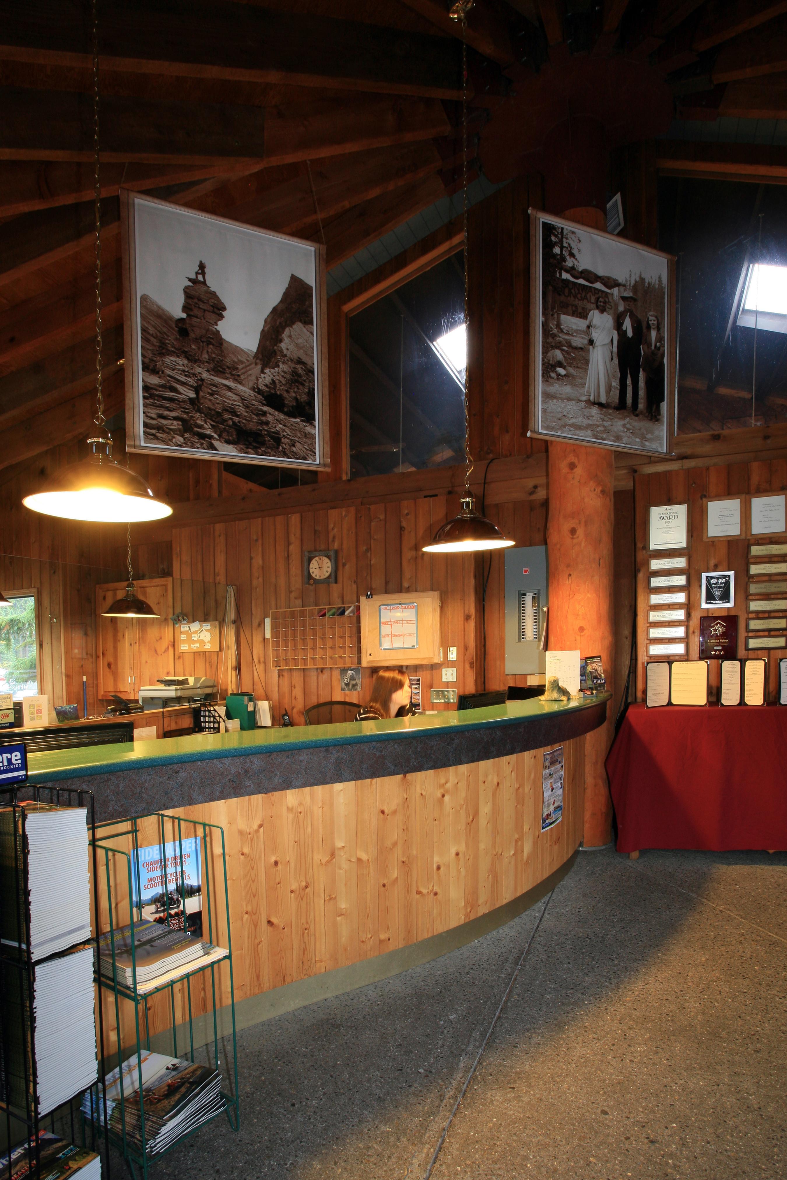 Sunwapta Falls Rocky Mountain Lodge ジャスパー エクステリア 写真