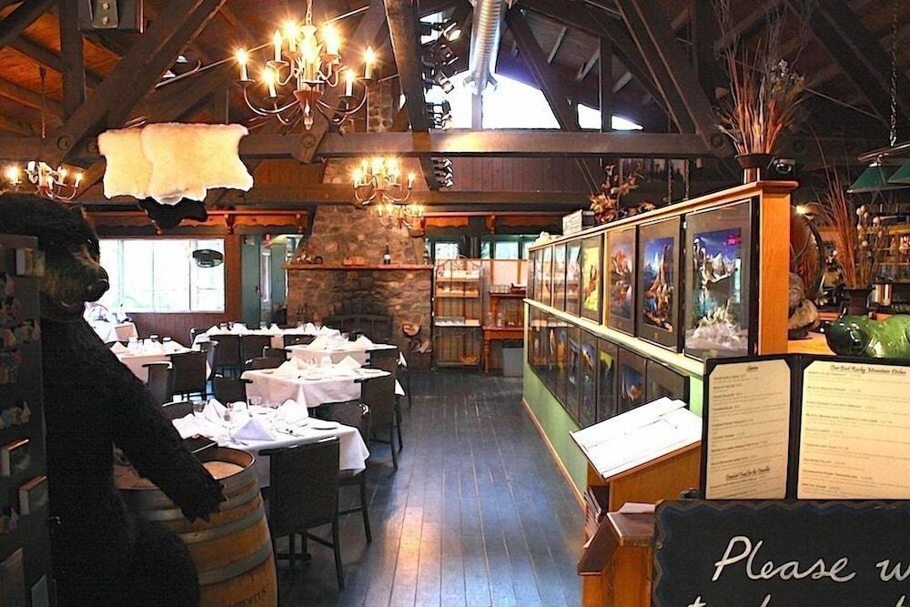 Sunwapta Falls Rocky Mountain Lodge ジャスパー エクステリア 写真